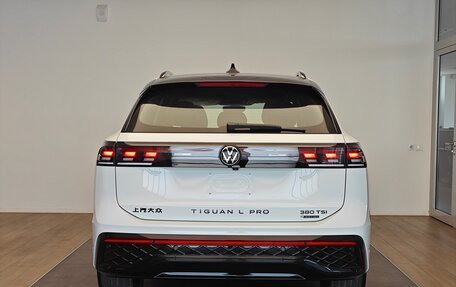 Volkswagen Tiguan, 2025 год, 4 650 000 рублей, 6 фотография