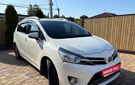 Toyota Verso I, 2014 год, 1 650 000 рублей, 2 фотография