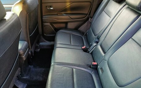 Mitsubishi Outlander III рестайлинг 3, 2013 год, 1 250 000 рублей, 3 фотография