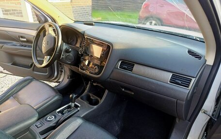 Mitsubishi Outlander III рестайлинг 3, 2013 год, 1 250 000 рублей, 4 фотография