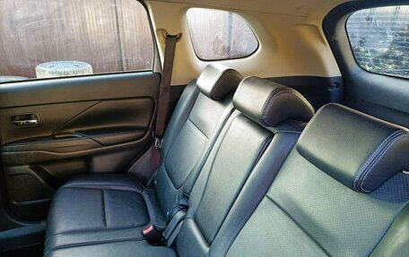 Mitsubishi Outlander III рестайлинг 3, 2013 год, 1 250 000 рублей, 16 фотография