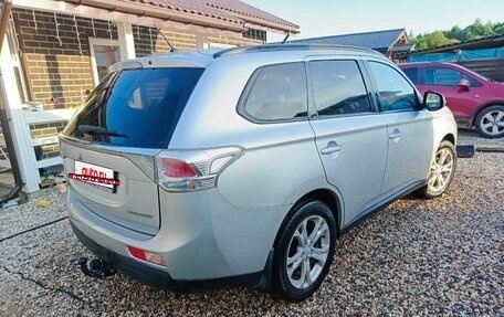 Mitsubishi Outlander III рестайлинг 3, 2013 год, 1 250 000 рублей, 19 фотография