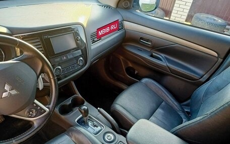 Mitsubishi Outlander III рестайлинг 3, 2013 год, 1 250 000 рублей, 11 фотография