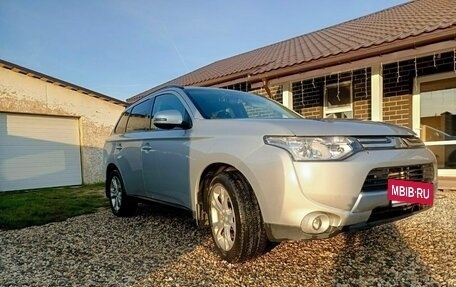 Mitsubishi Outlander III рестайлинг 3, 2013 год, 1 250 000 рублей, 17 фотография