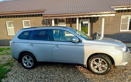 Mitsubishi Outlander III рестайлинг 3, 2013 год, 1 250 000 рублей, 24 фотография