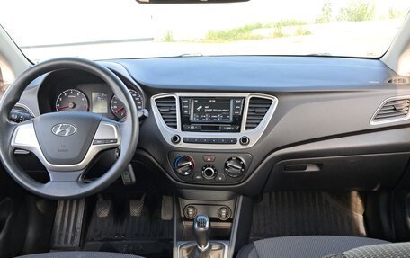 Hyundai Solaris II рестайлинг, 2017 год, 890 000 рублей, 3 фотография