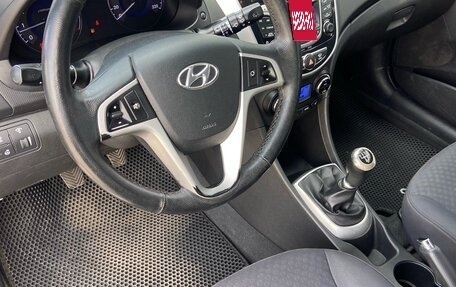 Hyundai Solaris II рестайлинг, 2013 год, 830 000 рублей, 11 фотография
