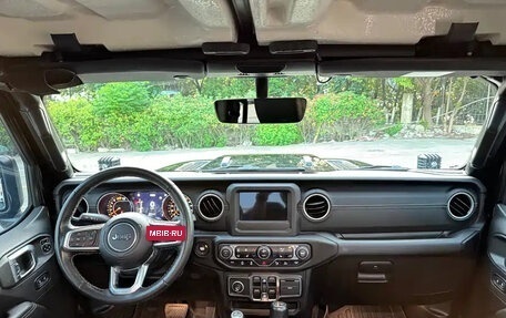 Jeep Wrangler, 2021 год, 3 300 000 рублей, 10 фотография