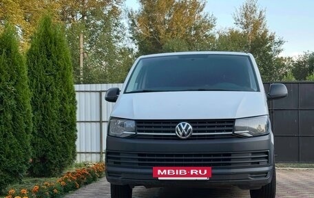 Volkswagen Transporter T6 рестайлинг, 2016 год, 2 000 000 рублей, 2 фотография