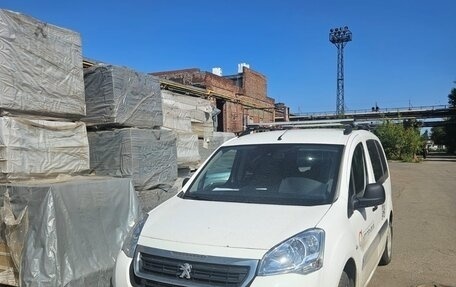 Peugeot Partner II рестайлинг 2, 2022 год, 2 420 000 рублей, 6 фотография