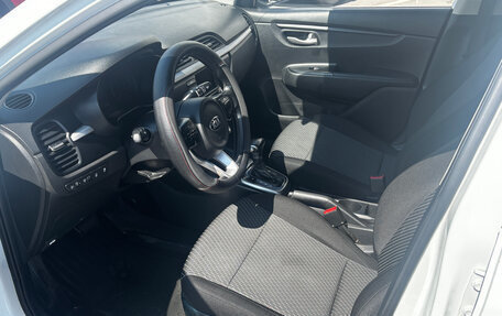 KIA Rio IV, 2018 год, 945 000 рублей, 10 фотография