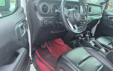 Jeep Wrangler, 2021 год, 4 000 000 рублей, 10 фотография