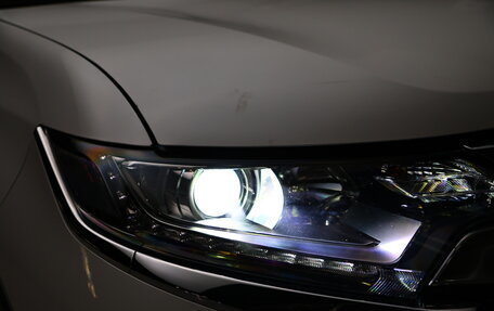 Mitsubishi Outlander III рестайлинг 3, 2018 год, 1 782 000 рублей, 11 фотография