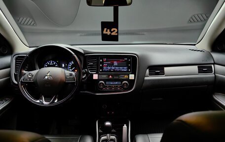 Mitsubishi Outlander III рестайлинг 3, 2018 год, 1 782 000 рублей, 26 фотография