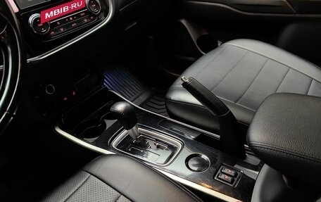 Mitsubishi Outlander III рестайлинг 3, 2018 год, 1 782 000 рублей, 29 фотография
