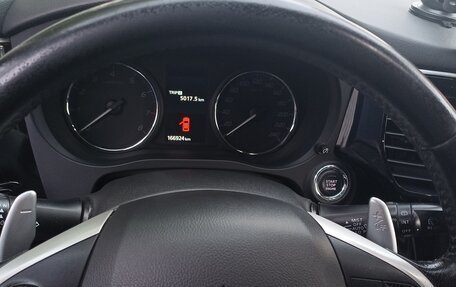 Mitsubishi Outlander III рестайлинг 3, 2014 год, 1 700 000 рублей, 8 фотография