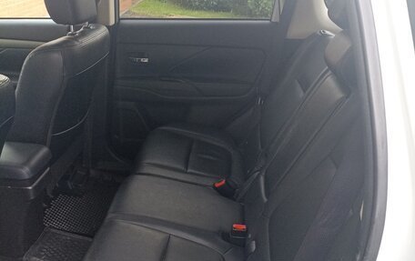 Mitsubishi Outlander III рестайлинг 3, 2014 год, 1 700 000 рублей, 6 фотография