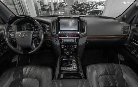 Toyota Land Cruiser 200, 2018 год, 6 700 000 рублей, 8 фотография