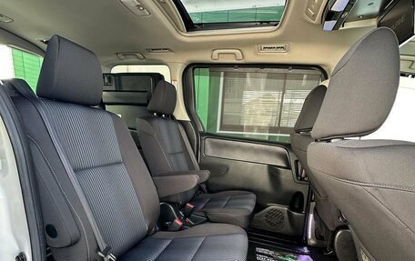 Toyota Voxy III, 2016 год, 1 720 000 рублей, 6 фотография