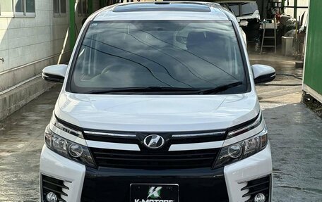 Toyota Voxy III, 2016 год, 1 720 000 рублей, 2 фотография