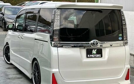 Toyota Voxy III, 2016 год, 1 720 000 рублей, 4 фотография