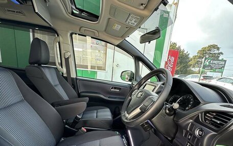 Toyota Voxy III, 2016 год, 1 720 000 рублей, 5 фотография