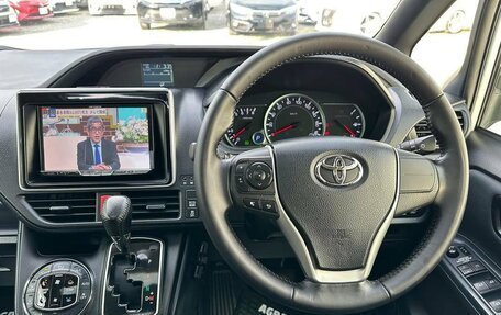 Toyota Voxy III, 2016 год, 1 720 000 рублей, 7 фотография