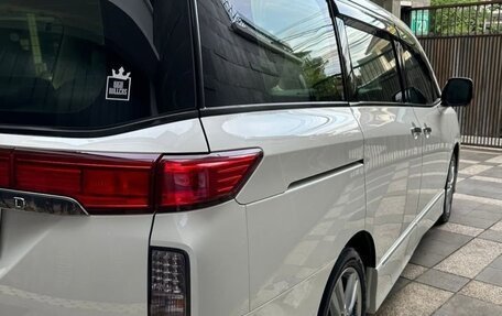 Nissan Elgrand III, 2014 год, 1 950 000 рублей, 4 фотография