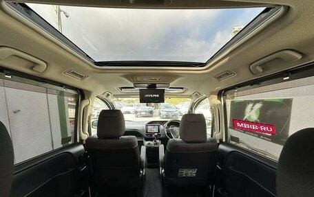 Toyota Voxy III, 2016 год, 1 720 000 рублей, 9 фотография