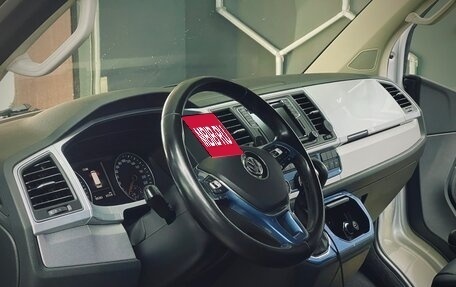 Volkswagen Multivan T6 рестайлинг, 2018 год, 4 500 000 рублей, 8 фотография