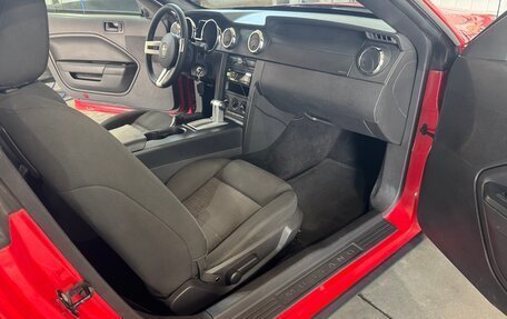 Ford Mustang VI рестайлинг, 2004 год, 1 550 000 рублей, 5 фотография
