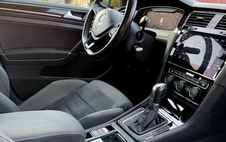 Volkswagen Golf VII, 2018 год, 1 950 000 рублей, 2 фотография