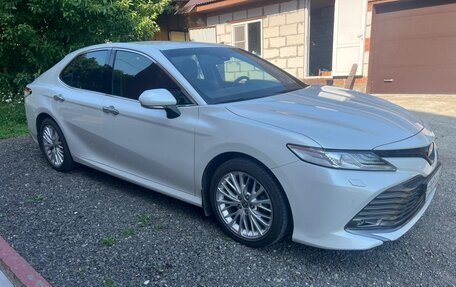 Toyota Camry, 2020 год, 3 300 000 рублей, 2 фотография
