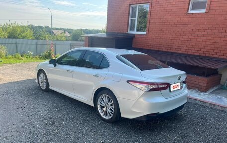 Toyota Camry, 2020 год, 3 300 000 рублей, 6 фотография