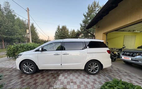 KIA Carnival III, 2019 год, 2 700 000 рублей, 7 фотография