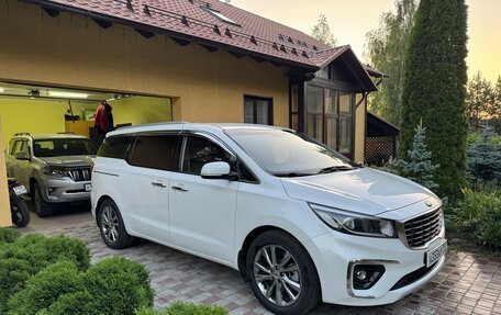 KIA Carnival III, 2019 год, 2 700 000 рублей, 2 фотография