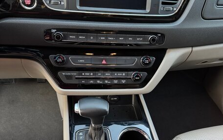 KIA Carnival III, 2019 год, 2 700 000 рублей, 14 фотография