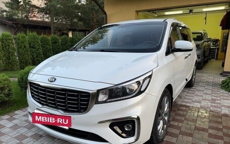 KIA Carnival III, 2019 год, 2 700 000 рублей, 8 фотография