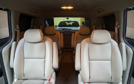KIA Carnival III, 2019 год, 2 700 000 рублей, 23 фотография