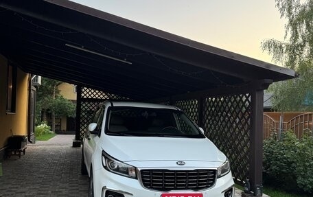 KIA Carnival III, 2019 год, 2 700 000 рублей, 25 фотография
