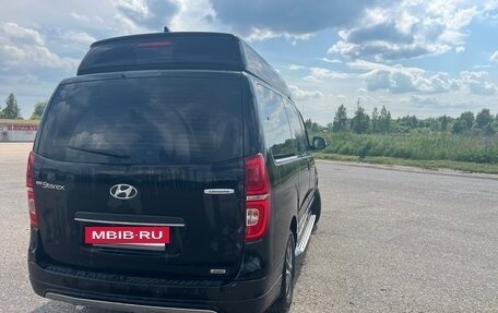 Hyundai Grand Starex Grand Starex I рестайлинг 2, 2019 год, 4 300 000 рублей, 3 фотография