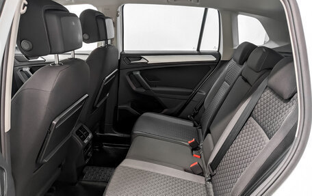 Volkswagen Tiguan II, 2018 год, 2 323 000 рублей, 12 фотография