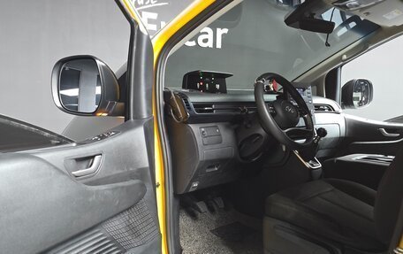 Hyundai Staria, 2021 год, 1 890 000 рублей, 12 фотография