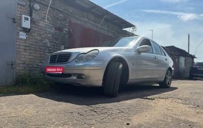 Mercedes-Benz C-Класс, 2002 год, 630 000 рублей, 1 фотография