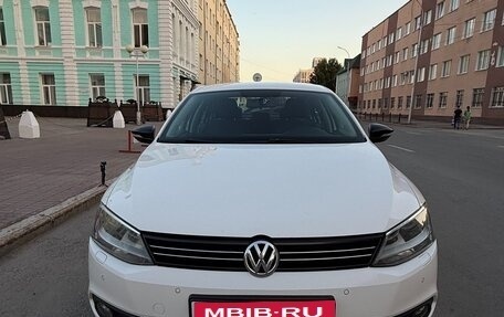 Volkswagen Jetta VI, 2013 год, 1 100 000 рублей, 2 фотография