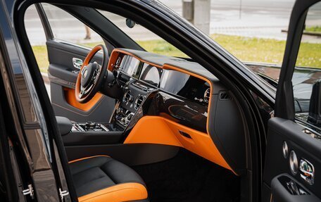 Rolls-Royce Cullinan, 2025 год, 75 000 000 рублей, 6 фотография