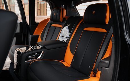 Rolls-Royce Cullinan, 2025 год, 75 000 000 рублей, 11 фотография