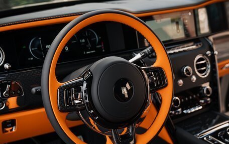 Rolls-Royce Cullinan, 2025 год, 75 000 000 рублей, 14 фотография