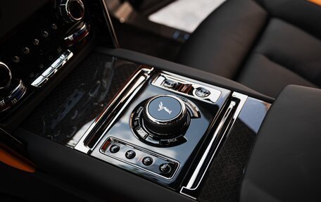 Rolls-Royce Cullinan, 2025 год, 75 000 000 рублей, 15 фотография
