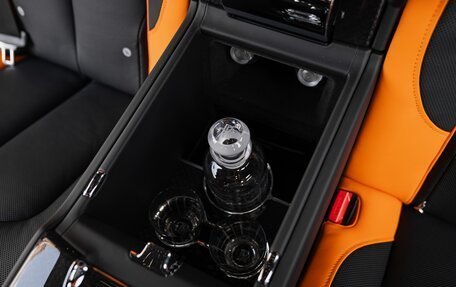 Rolls-Royce Cullinan, 2025 год, 75 000 000 рублей, 21 фотография